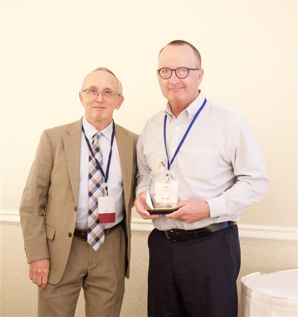 Tom Morris awarding the 2025 Calico Quality Leadership Award to John Packham